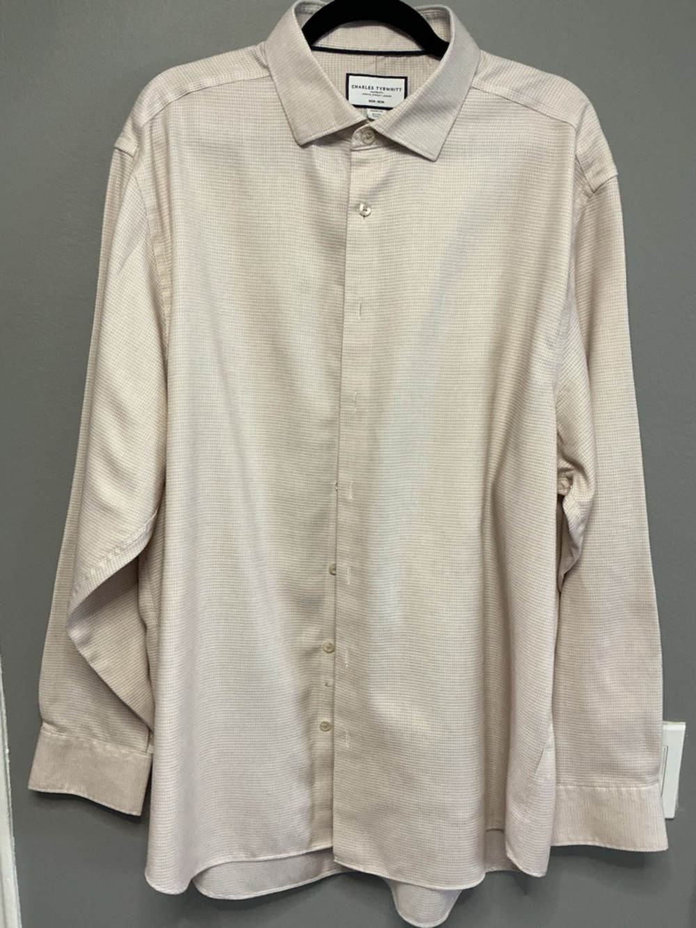 Charles Tyrwhitt Men's Light Beige Long-Sleeve Dress Shirt - Neck 18-Sleeve 37